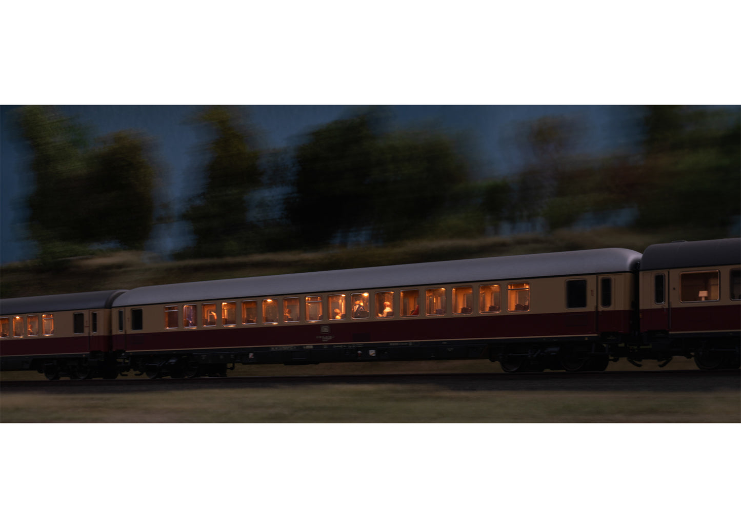 DB Apümh 121 Express Train Passenger Car