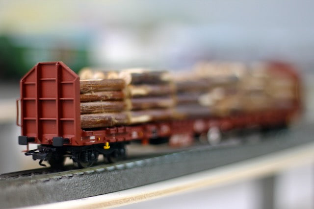 DB Stake Car with Real Wood Load 2/5