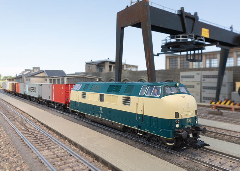 Class 221 Heavy Diesel Locomotive