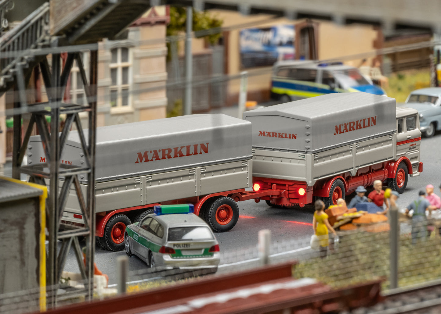 DB Depressed-Floor Flat Car with Märklin Truck