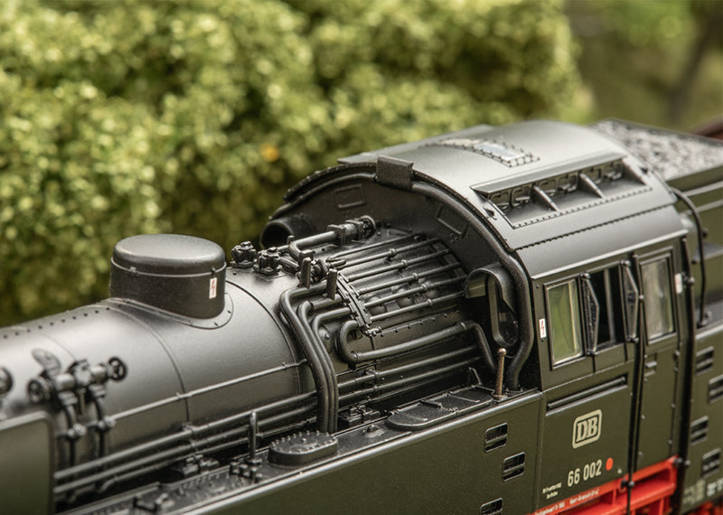 Steam Locomotive 66 002