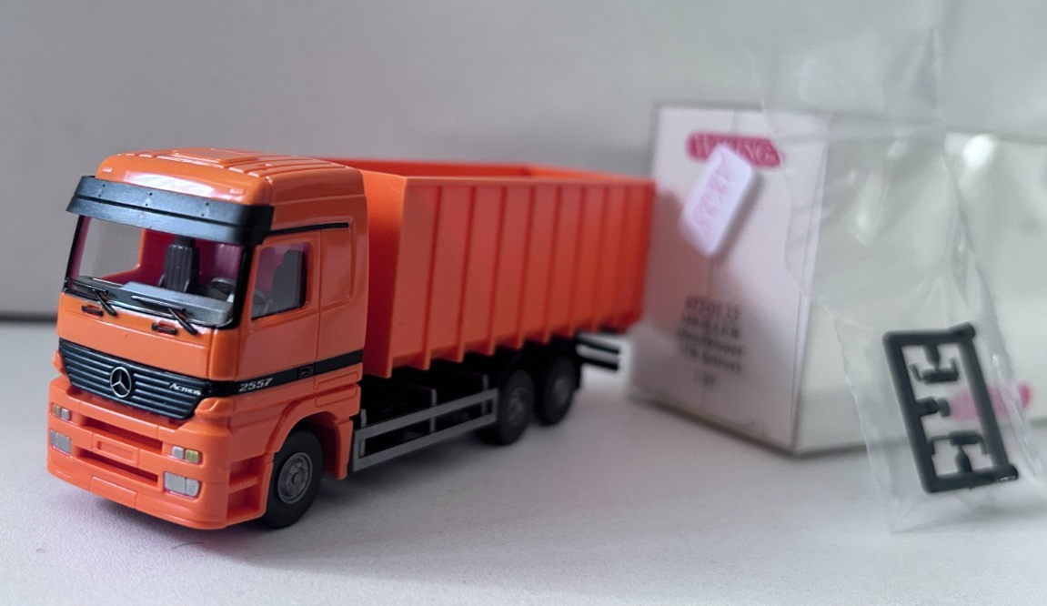 Mercedes-Benz Tipping Transport Truck