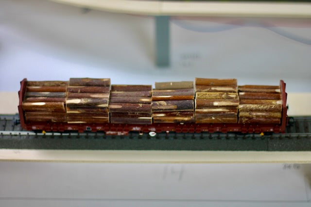 DB Stake Car with Real Wood Load 2/5