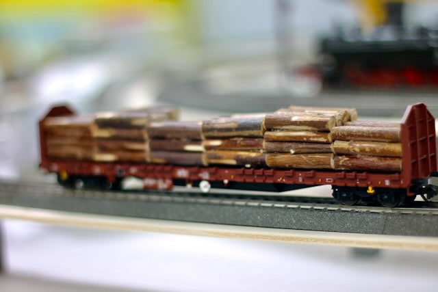 DB Stake Car with Real Wood Load 2/5