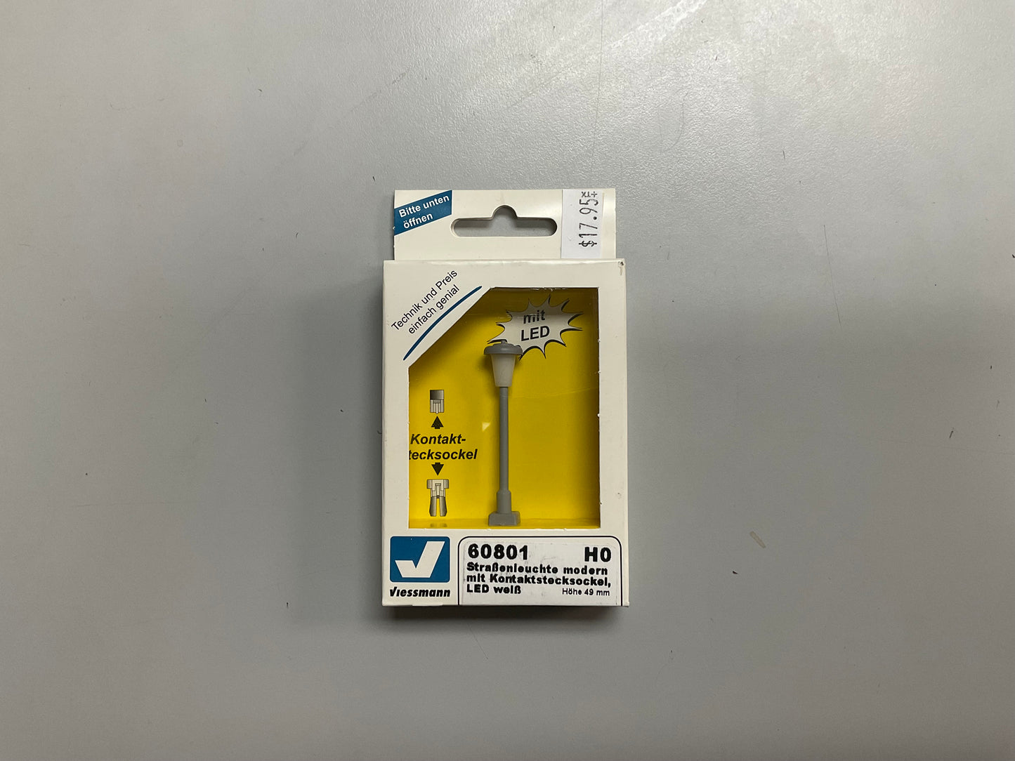 Modern Street Light with Plug-in Socket, LED White