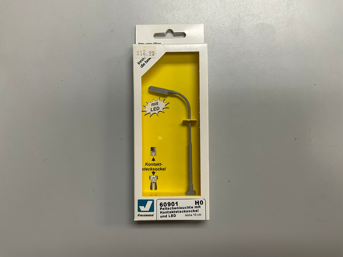 Whip Street Light with Plug-in Socket, LED White