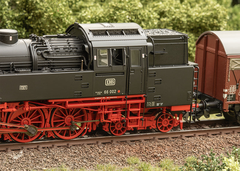 Steam Locomotive 66 002