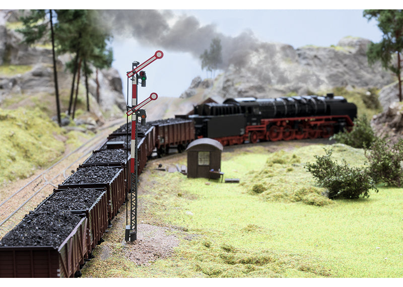 "Hp 0 / Hp 1 / Hp 2" Home Signal with a Lattice Mast (Double Semaphore)