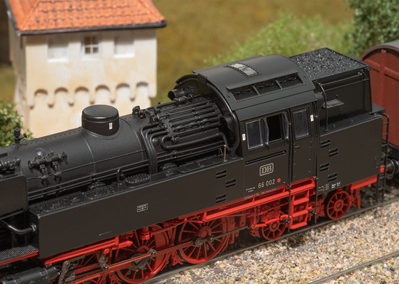 Steam Locomotive 66 002