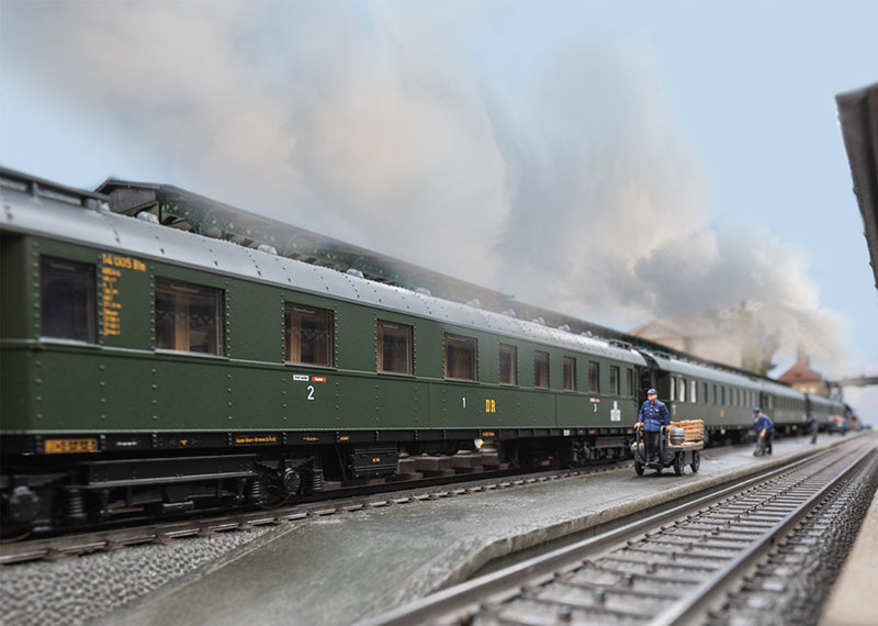 Express Train Car Set for the Class 19.0 Steam Locomotive "Saxon Pride"