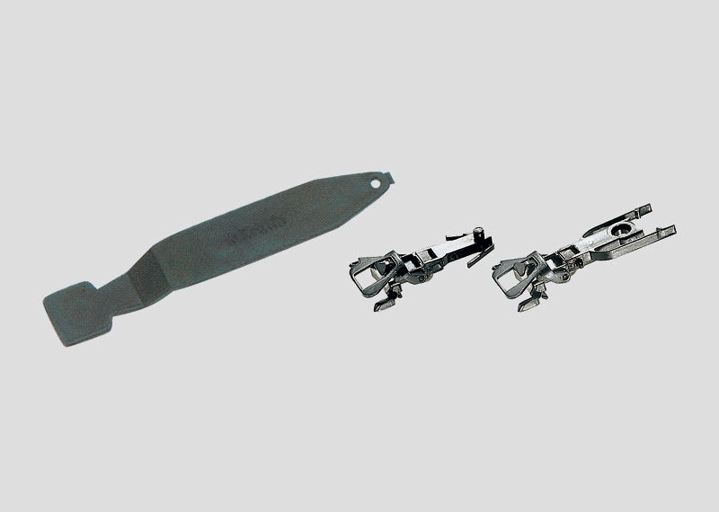 Close Couplers for Locomotives and Cars without Guide Mechanisms