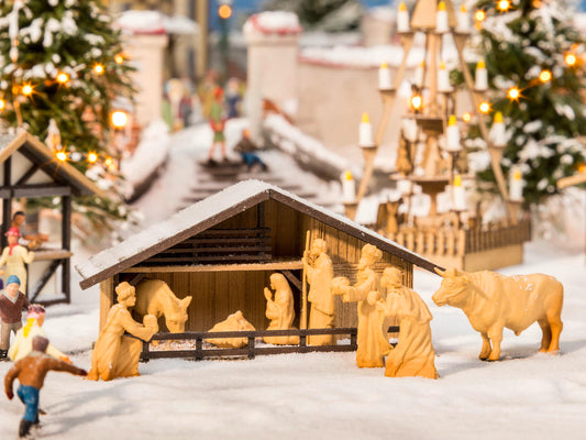 Christmas Market Manger with Figures in Wood Look