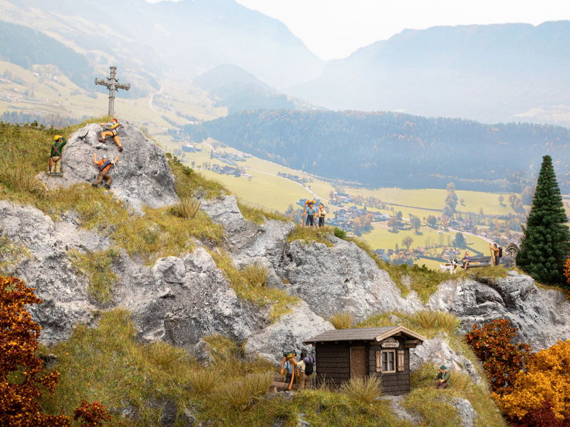 Themed Figure Set "In the Mountains"